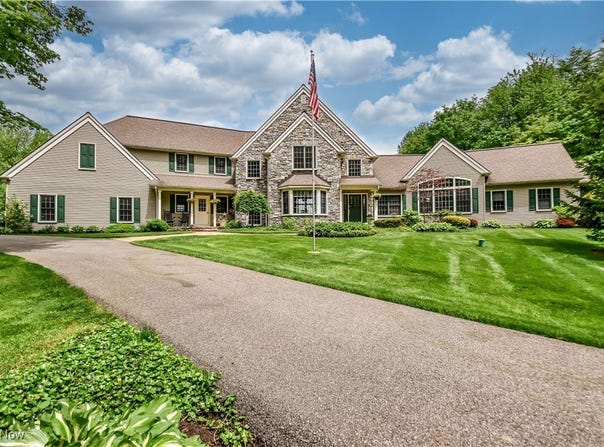 10360 Sawmill Drive, Chardon, OH 44024
