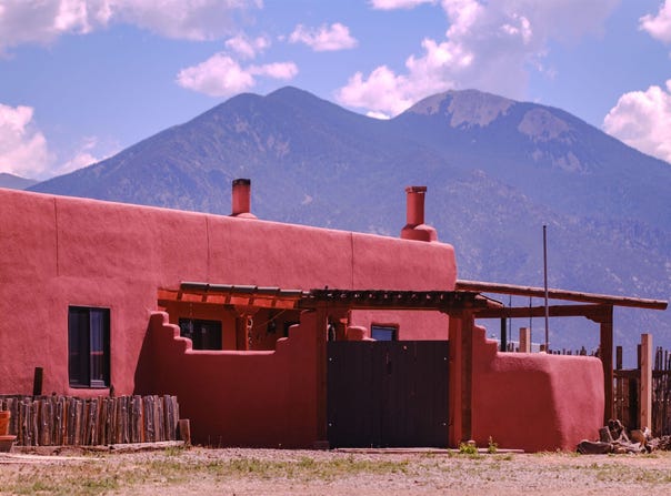 33 Garcia Ln, Taos, NM 87529
