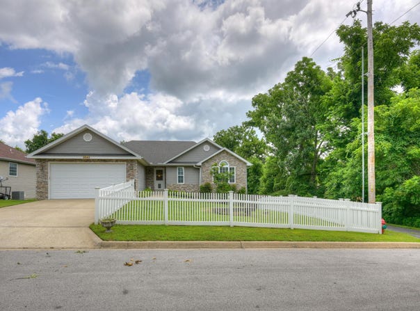 3541 Lusk Drive, Neosho, MO 64850