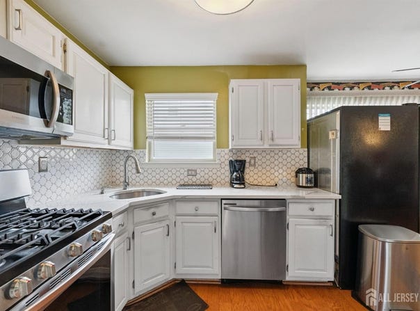 816 Harbortown Boulevard, Perth Amboy, NJ 08861