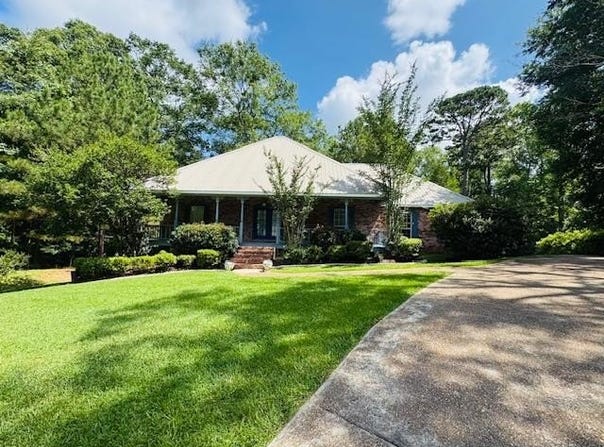 2112 Woodlands Dr., Mccomb, MS 39648