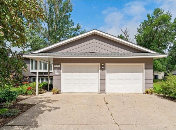 570 Roberts Street SW, Hutchinson, MN 55350