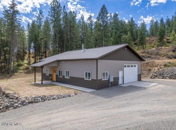 192 Healing Dr, Blanchard, ID 83804
