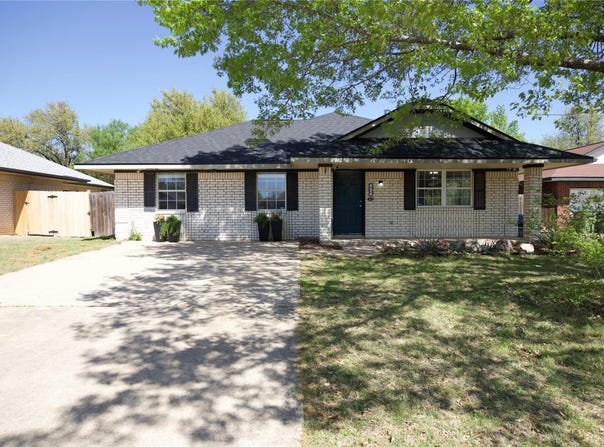 618 Bentwood Dr, Leander, TX 78641