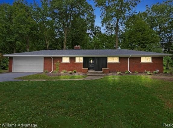 31651 Staman Circle, Farmington Hills, MI 48336