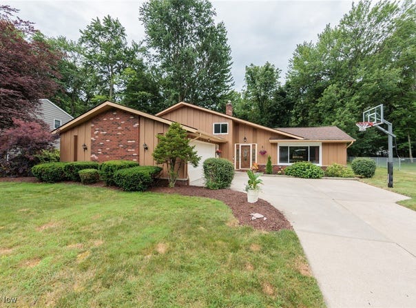 27645 Linwood Circle, North Olmsted, OH 44070