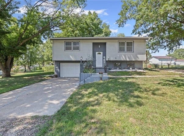 509 E 2nd Street, Pomona, KS 66076