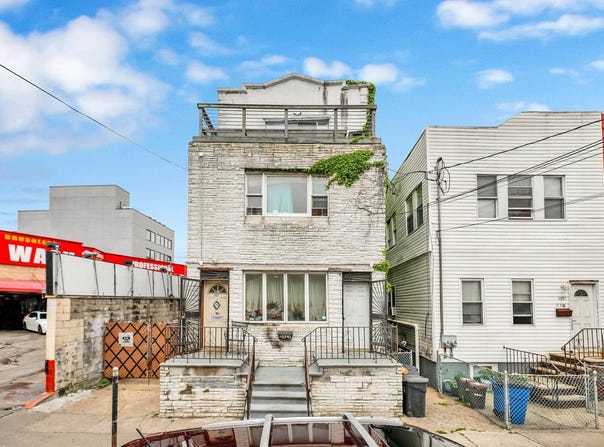 1011 Banner Ave, Brooklyn, NY 11235