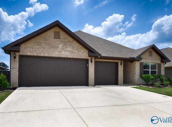 102 Barlow Way, Owens Cross Roads, AL 35763