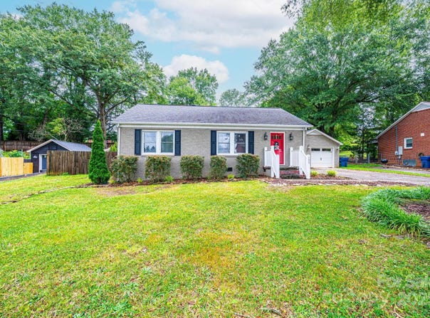 122 15th Avenue NW, Hickory, NC 28601