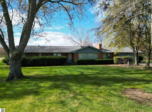8670 E Pickard Road, Mt Pleasant, MI 48858