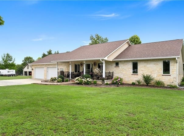 12590 E Osage Nation Road, Nevada, MO 64772