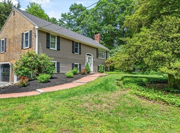6 Mattakeesett Lane, Norwell, MA 02061