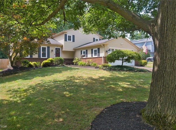 424 Woodlake Drive, Medina, OH 44256