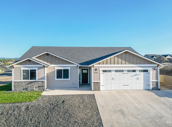 1736 Golden Hills Dr, Lewiston, ID 83501