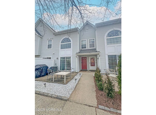 6 Madison Court, Tinton Falls, NJ 07712