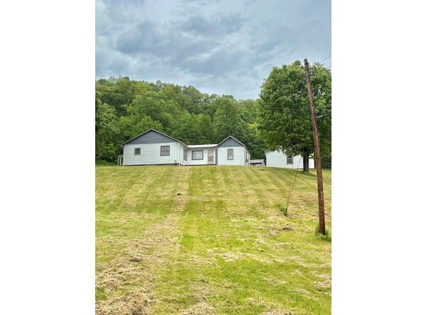 102 Poplar Lane, Reader, WV 26167