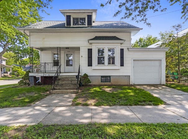 816 Dousman St, Green Bay, WI 54303