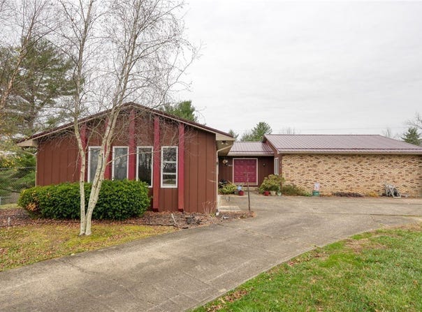3900 Dietz Lane, Zanesville, OH 43701