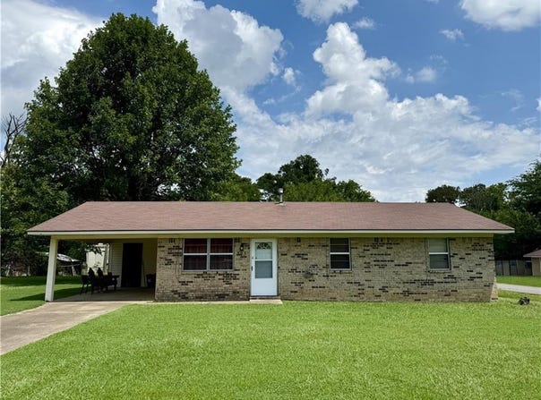 303  W Valley  ST, Ola, AR 72853