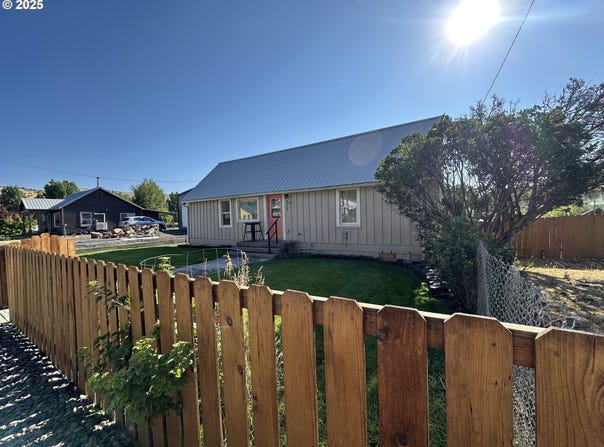 307 N CANYON BLVD, John Day, OR 97845