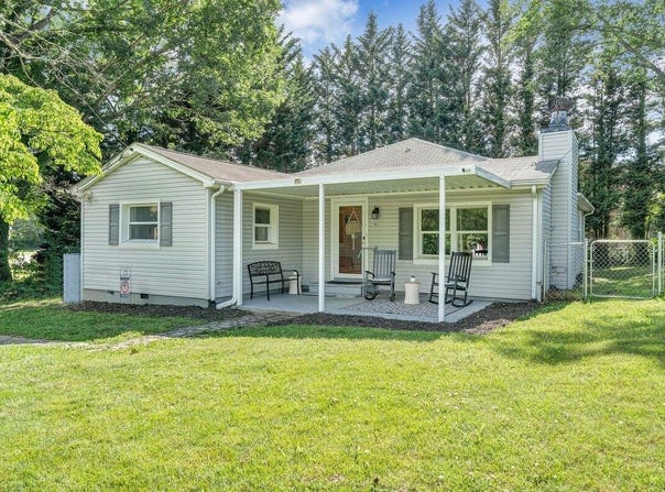 105 Barnette RD, Salem, VA 24153