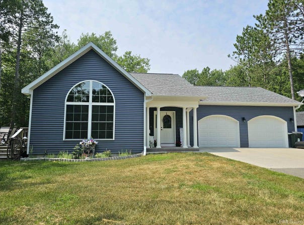 9157 Co 513 T, Rapid River, MI 49878