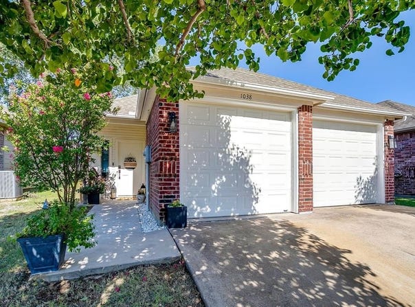 1038 Story Book Lane, Weatherford, TX 76086