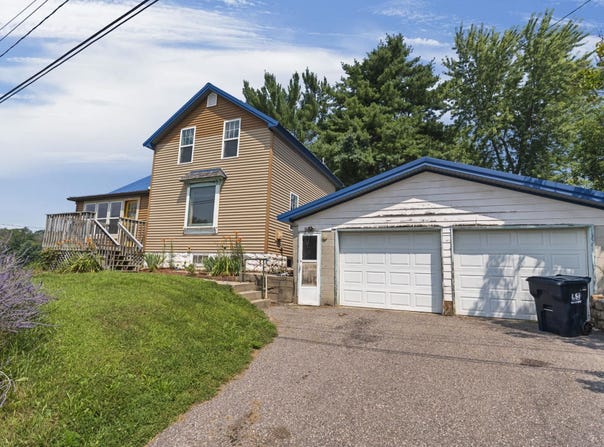 402 E Broadway, Rock Springs, WI 53961-9796