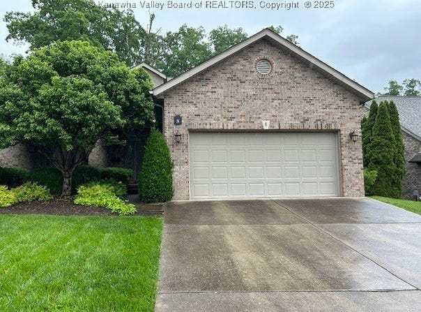 8 Dapplewood Road, South Charleston, WV 25309