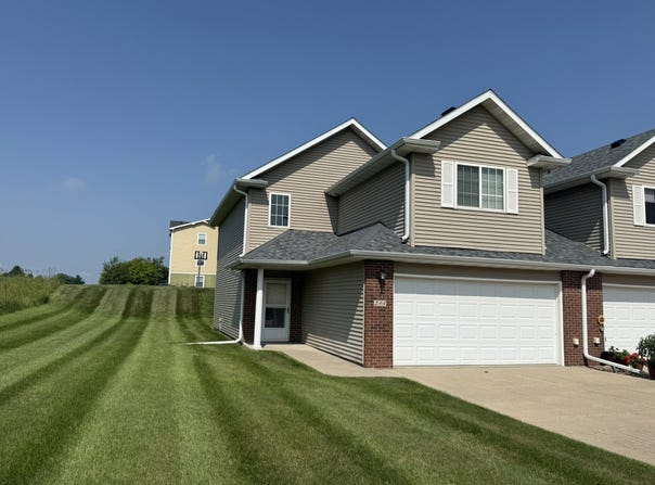 244 4th Avenue W, Grinnell, IA 50112