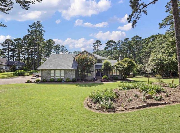 1506 Lands End Pt S, Russellville, AR 72802