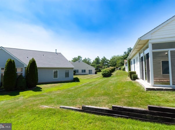 89 LANTERN LANE, COLUMBUS, NJ 08022