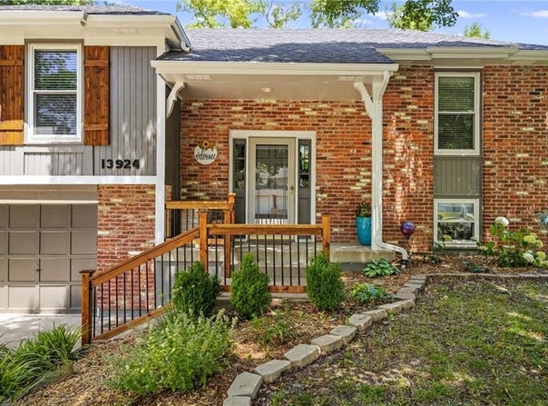 13924 S Summertree Lane, Olathe, KS 66062