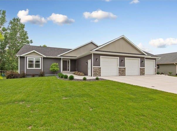 2495 Fox Hollow Lane, Owatonna, MN 55060