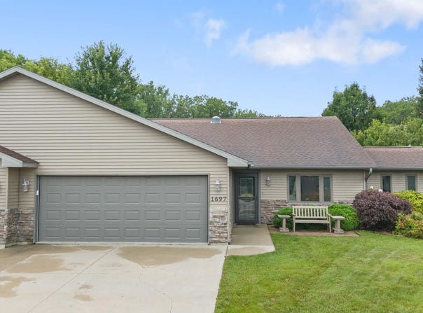 1697 10 Street SW, Mason City, IA 50401