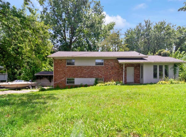 613 Treelane Drive, Newburgh, IN 47630