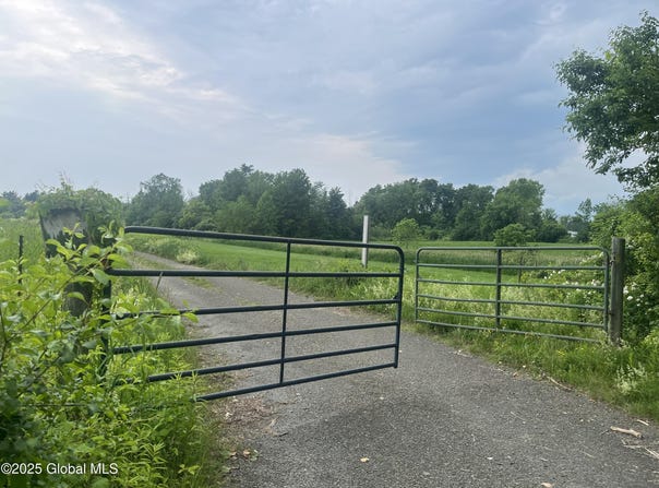 000 School House Rd Road, Stuyvesant, NY 12173