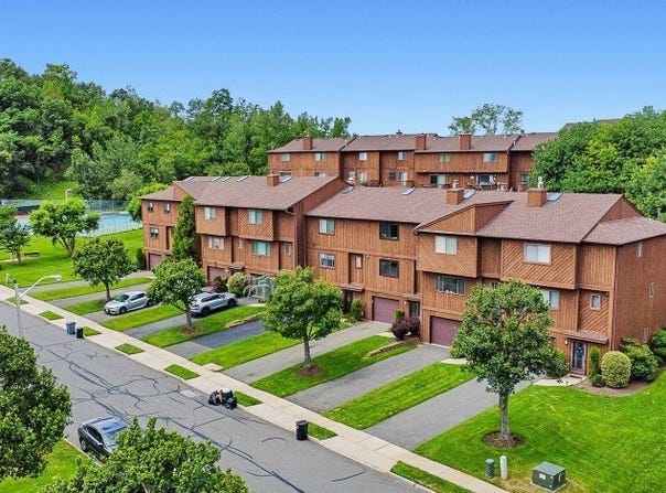 51 Metro Vista Dr, Hawthorne Boro, NJ 07506-3433