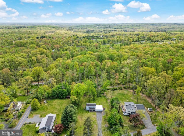 3 SNYDERTOWN ROAD, HOPEWELL, NJ 08525