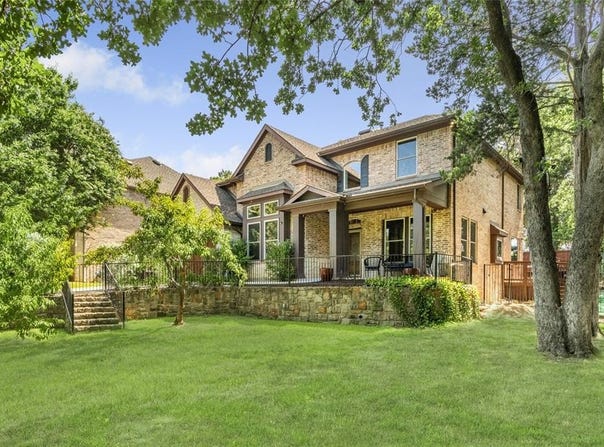 800 Spring Creek Drive, Grapevine, TX 76051