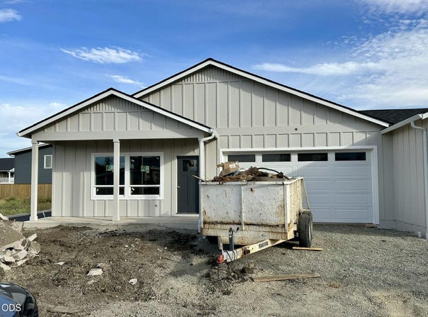315 E Rapp Road, Talent, OR 97540