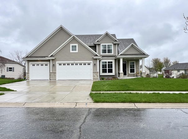 1260 Chippewa Dr, Hartford, WI 53027