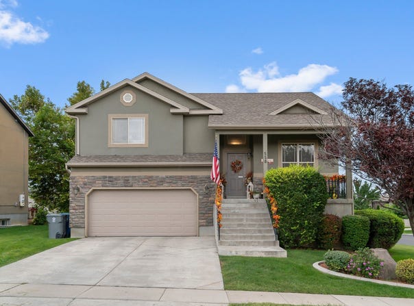 558 E HARVEST MOON Dr, Pleasant Grove, UT 84062