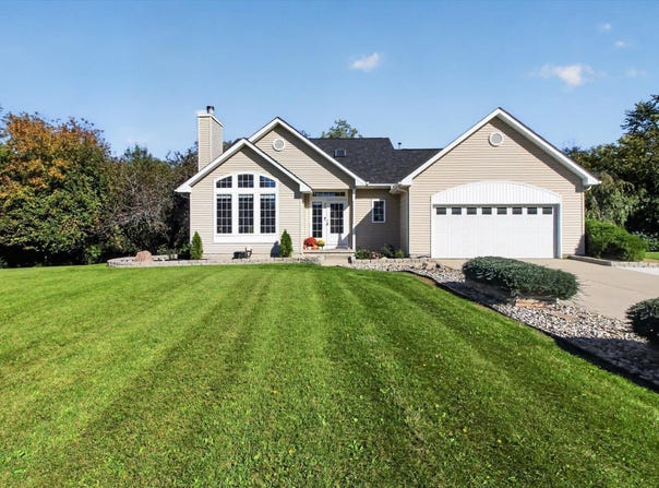 317 Red Maple Lane, Shepherd, MI 48883
