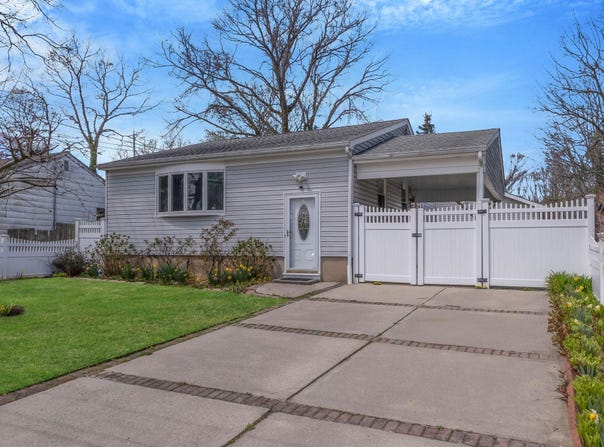 7 Healy Street, Huntington, NY 11743