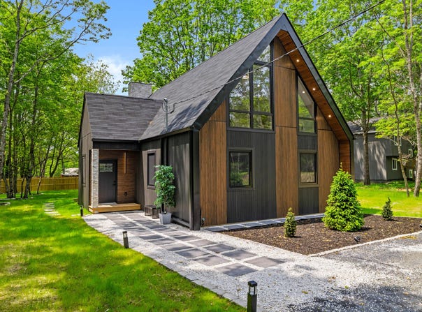 2154 Valleyview Drive, Bushkill, PA 18324