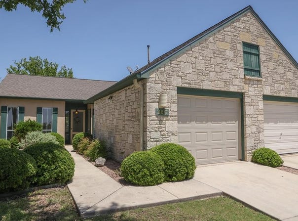 2017 Balmoral Dr, Kerrville, TX 78028