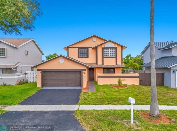 930 SW 99th Ave, Pembroke Pines, FL 33025