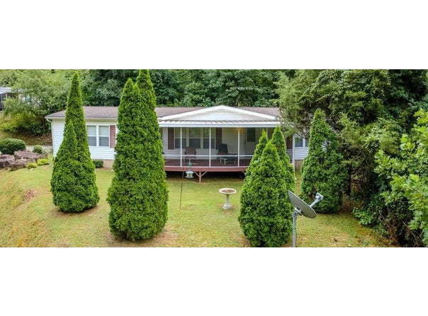 151 Creekside Ter, Franklin, NC 28734